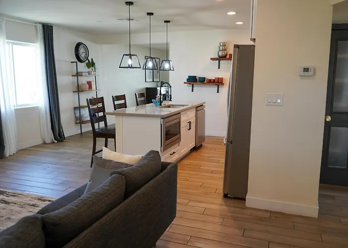 Cozy Retreat / Near Gcu, Uptown Phx Apartment